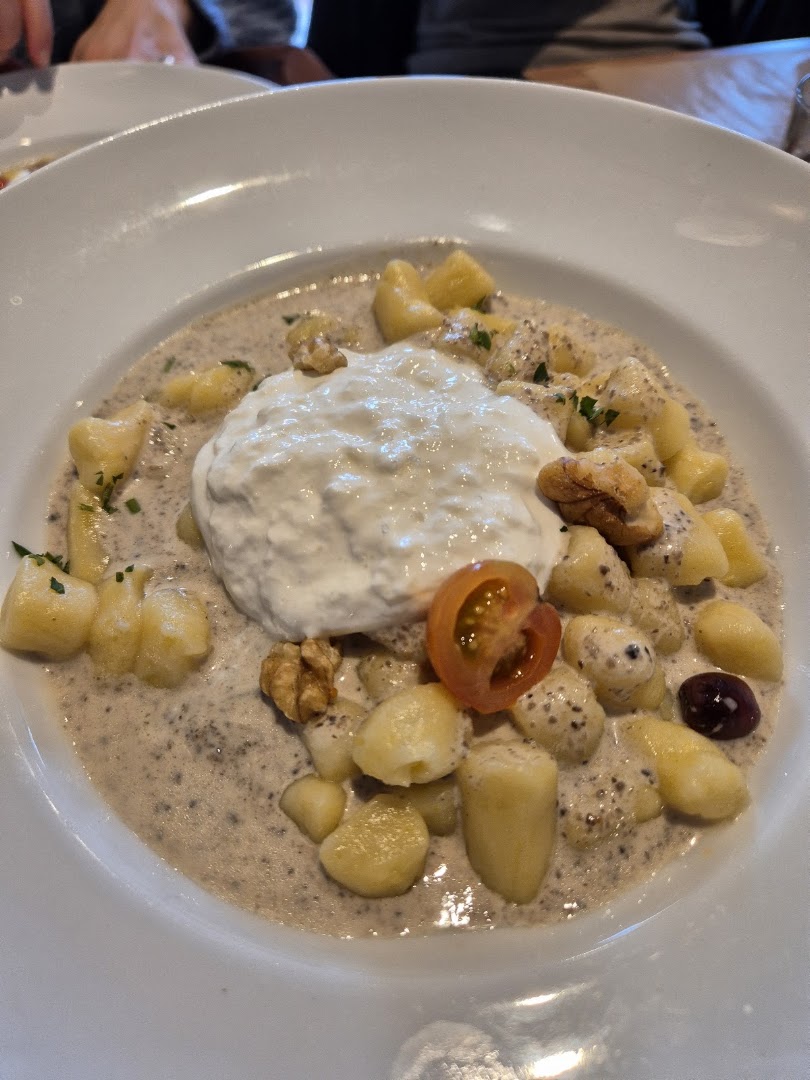 Des pâtes crémeuses avec fromage frais et noix
